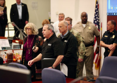 Cal OES Director Mark Ghilarducci and Governor Brown talk to SOC team.