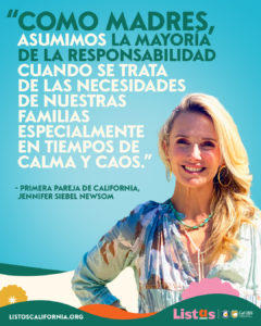Un grafico con la imagen de la Primera Pareja de California que tiene palabras diciendo “Como madres, asumimos la mayoría de la responsabilidad cuando se trata de las necesidades de nuestras familias especialmente en tiempos de calma y caos,” dijo la Primera Pareja Siebel Newsom.
